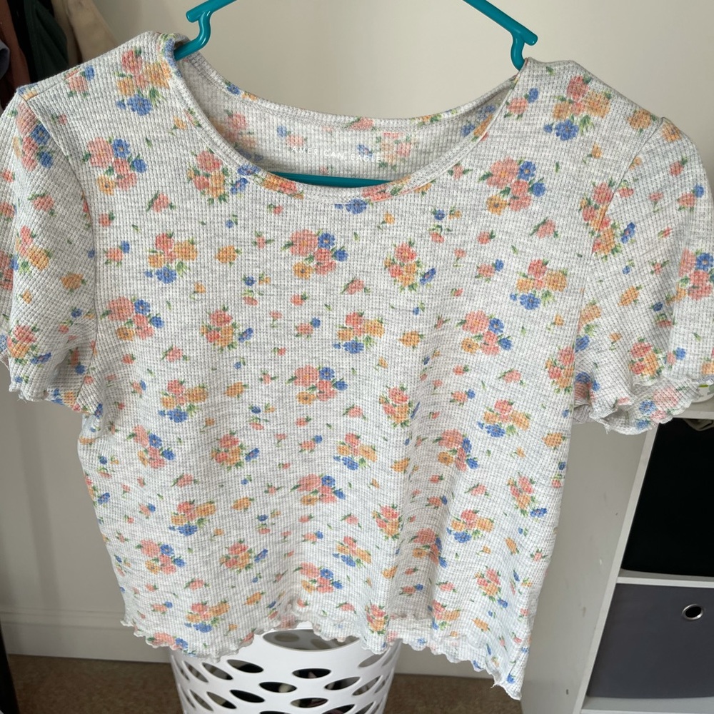 American eagle cropped shirt